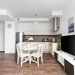 Central Warsaw Apartment - Great Location - One Bedroom Apartment - Kolejowa