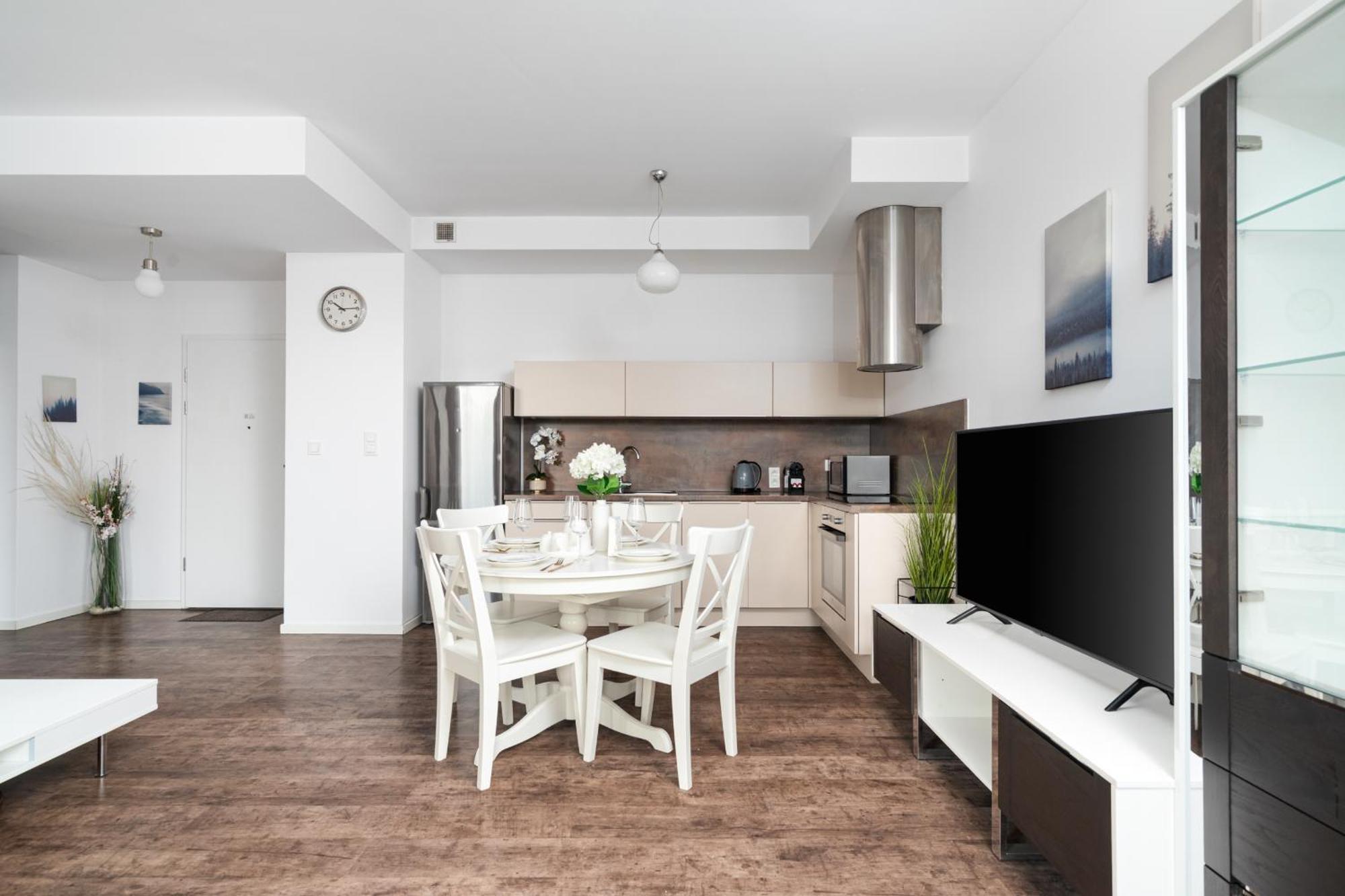 - Great Location - One Bedroom - Kolejowa Butas *